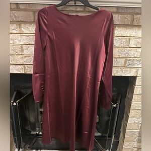 Banana republic long sleeved Cowl Back dress in burgundy. Size medium NWT